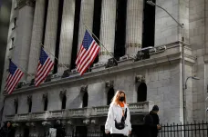 Dow Jonesův index zavřel poprvé od února na rekordu. Akciím v USA pomohly zprávy o vakcíně firmy Moderna