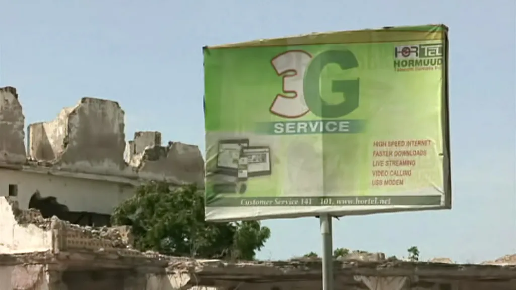 Billboardy v Mogadišu lákají na mobilní připojení k internetu