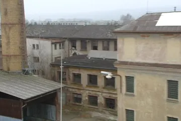 Ekologická zátěž ve staré továrně ohrožuje Lázně Bělohrad