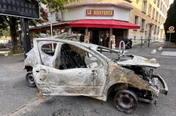 Na zakázané demonstraci proti policejnímu násilí byly v Paříži asi dva tisíce lidí 