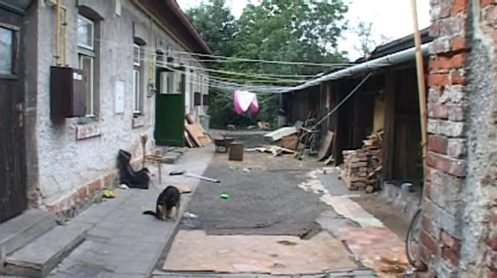 Obyvatelé Školní ulice žili v nevyhovujících podmínkách