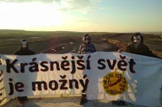 Aktivistky opustily rypadlo ve Vršanech. Firma bude požadovat náhradu škody za zastavenou těžbu