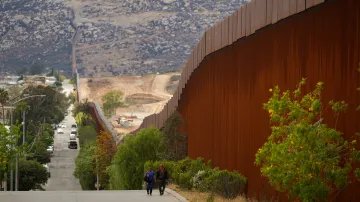 Nejvyšší soud USA otevřel Trumpovi cestu k oživení tvrdé imigrační politiky
