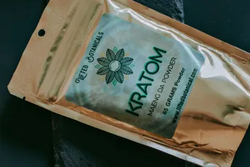 Senát schválil nová pravidla pro nakládání s kratomem