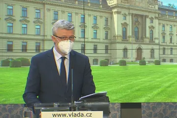 Restaurace nebudou muset kontrolovat u hostů testy, řekl Havlíček