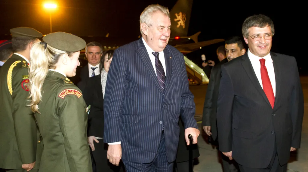 Miloše Zemana na letišti v Ammánu uvítal ministr turistiky Nidál Kataminí