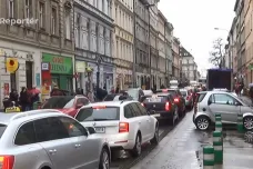 Na Žižkově je dopravní peklo. Spílají tam magistrátu a správě komunikací