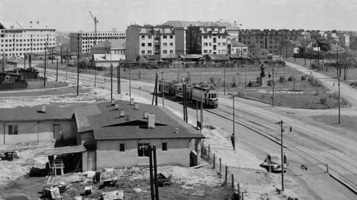 Tramvajová trať v 50. letech, kdy se stavělo sídliště Antala Staška
