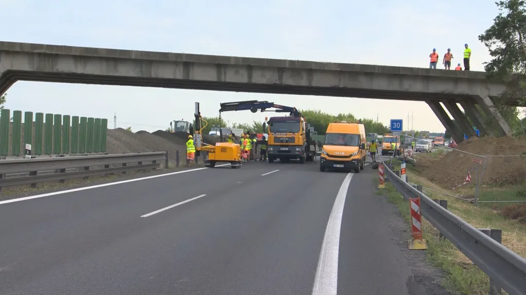 Příprava na demolici mostu na D46