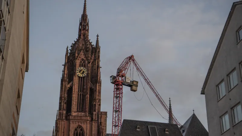 Poničený frankfurtský dóm