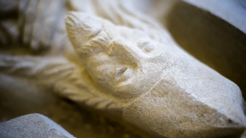 Menší plastika s motivem Jana Husa k letošnímu 600. výročí upálení Jana Hus