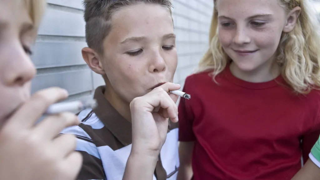 "Věk první cigarety" u dětí se stále snižuje
