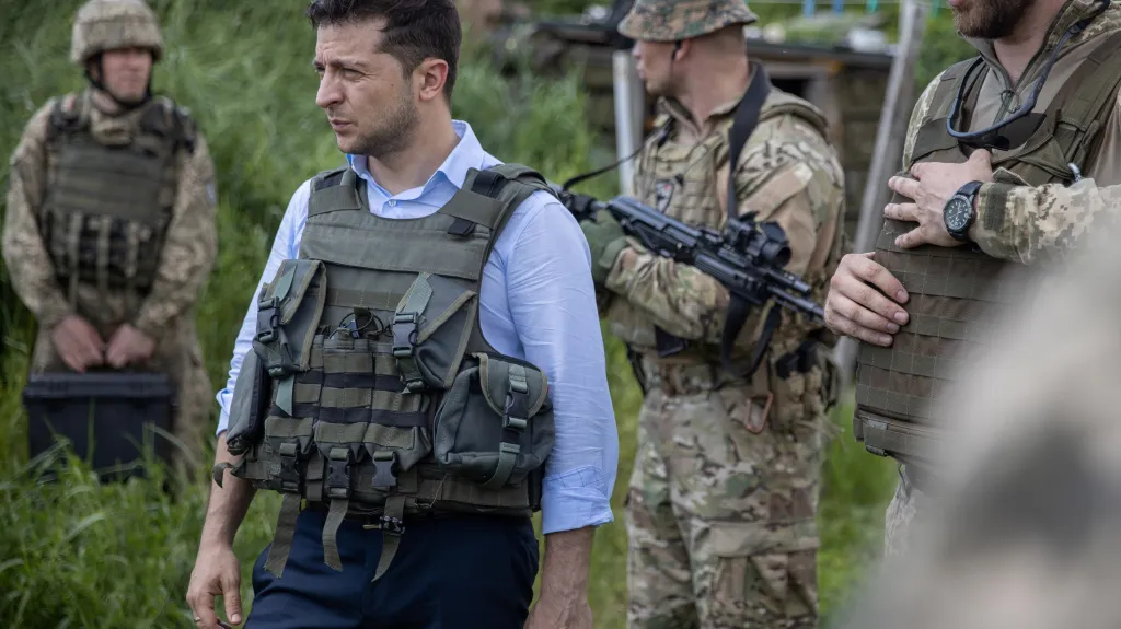 Volodymyr Zelenskyj u fronty na východě Ukrajiny na konci května