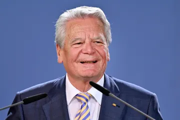 Pacifismus je úctyhodný, ale k dobru nevede, hájí Gauck dodávky zbraní Ukrajině