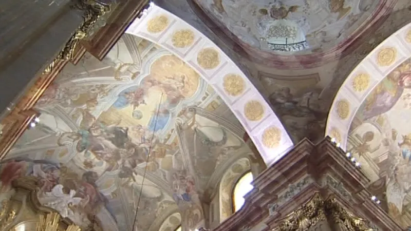 V roce 2010 restaurátoři opravili na 750 čtverečních metrů fresek