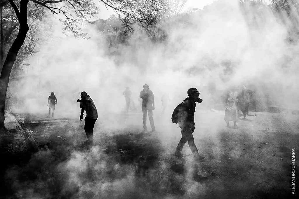 Nominace na vítěznou sérii v kategorii DLOUHODOBÉ PROJEKTY. Alejandro Cegarra – Příběh rozpadající se Venezuely, který fotograf začal zachycovat od smrti prezidenta Cháveze v roce 2013