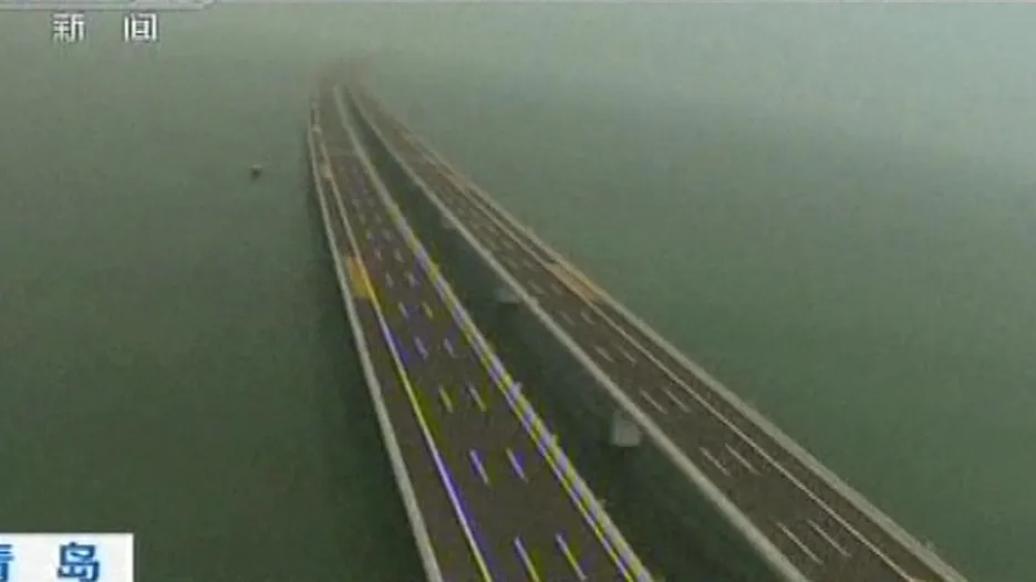 Nejdelší most nad vodou postavili v Číně