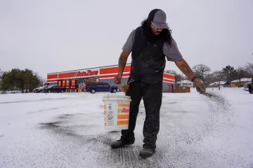 Zimní bouře v USA má oběti. Způsobila výpadky elektřiny a problémy v dopravě