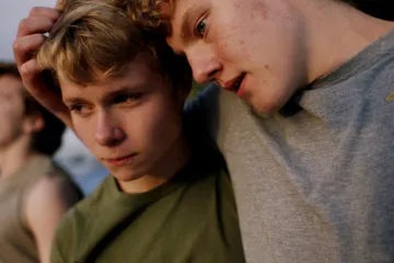 Island není jen malebná příroda, Krásné bytosti ukazují rozvrácené životy teenagerů