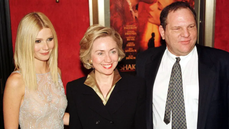 Gwyneth Paltrowová, tehdejší první dáma Hillary Clintonová a Harvey Weinstein na premiéře filmu Zamilovaný Shakespeare (1998)