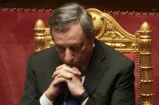 Italský premiér Draghi má důvěru Senátu, jeho spojenci se ale zdrželi hlasování