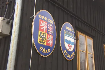 Zadlužená Bublava se po letech začíná stavět na nohy. Potřebuje opravit zničené silnice