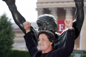 Rocky konečně zdolal „své“ schody. Philadelphské muzeum ale sochu léta odmítalo