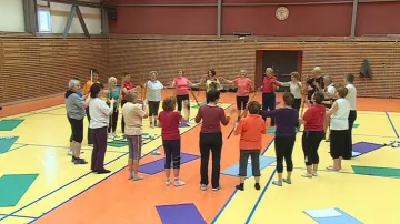 Skupinové cvičení seniorů na brněnské VUT