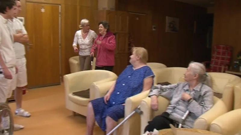 Domov pro seniory si kvůli úsporám nemůže dovolit nový inventář