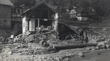 Celkem 370 osob bylo rázem bez přístřeší a 1020 lidí přišlo o práci