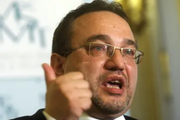 Dobeš prodloužil akreditaci plzeňským právům