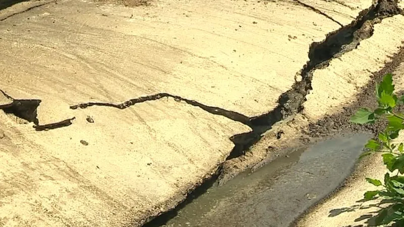 Prasklá nádrž na kejdu