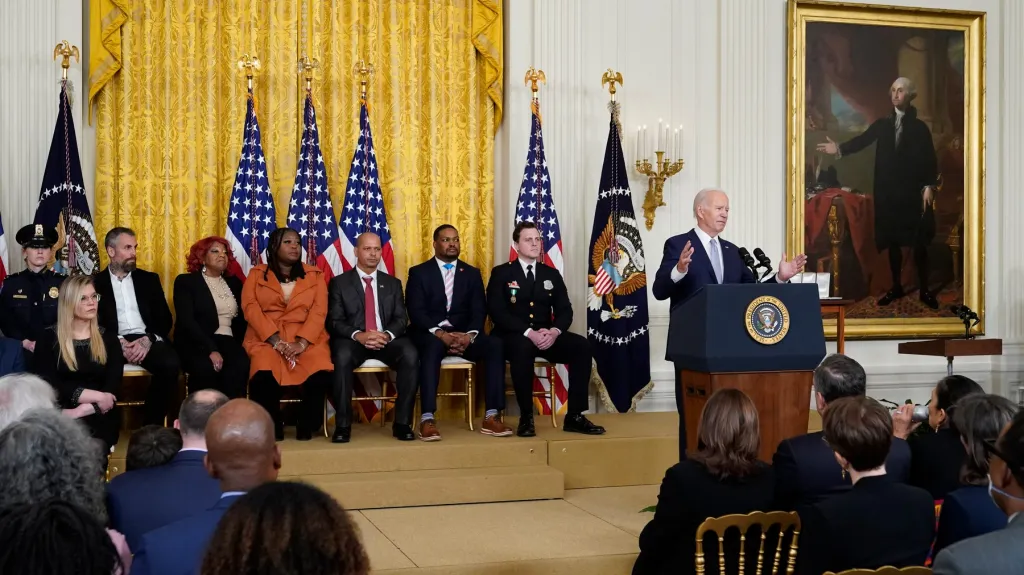 Biden připomněl útok na Kapitol