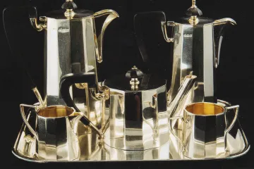 Vzácné zámecké stříbro našlo cestu do banky