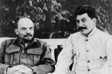 Před 70 lety padla Stalinova modla. Pomohl k tomu ze záhrobí i Lenin