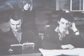 Palacha zřejmě inspiroval hořící mnich. V sovětském bloku bylo podobných protestů více