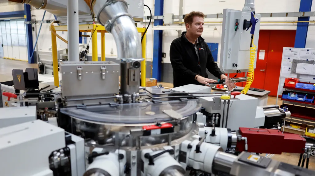 Továrna společnosti K. R. Pfiffner v Utzensdorfu, jejíž produkce byla zatížena vysokými americkými dovozními cly