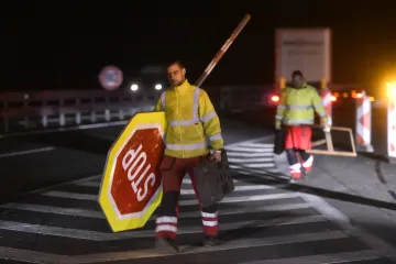 V noci dělníci odstranili poslední omezení. Oprava dálnice D1 po devíti letech skončila