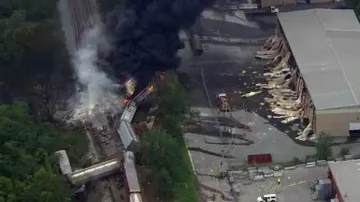 Televizní záběry vykolejeného vlaku u Baltimoru