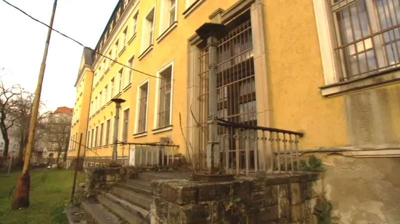 Za první republiky gymnázium, v 50. letech tajné vězení StB