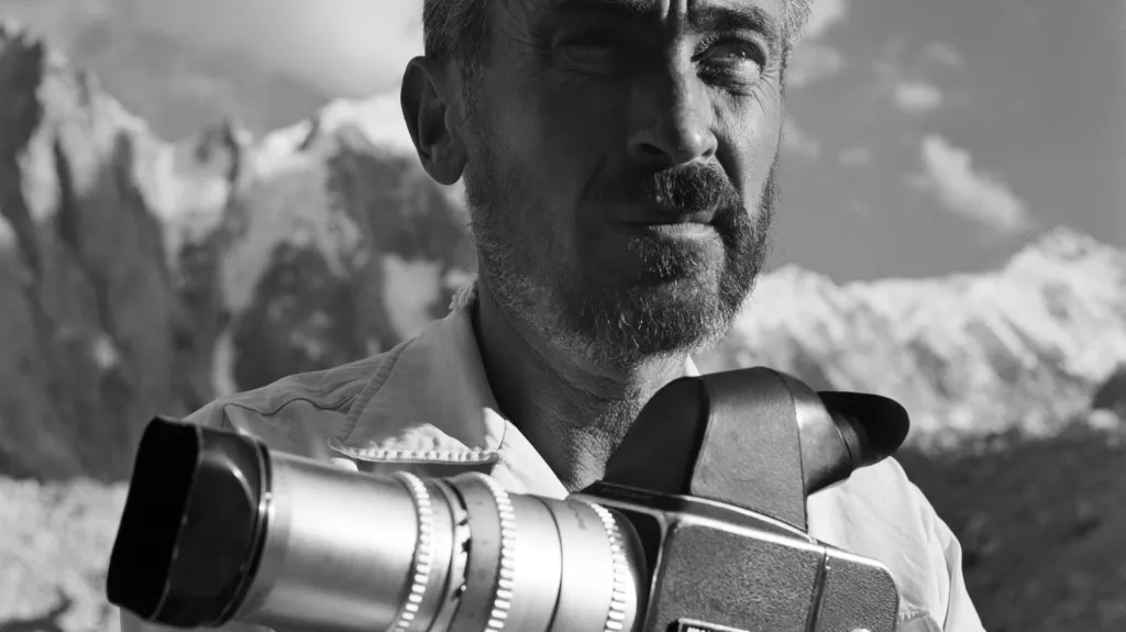 Vilém Heckel byl český fotograf a horolezec, narozen v roce 1918. Věnoval se propagační a krajinářské fotografii, zejména však fotografování hor.