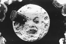 Na Měsíc dostala člověka fantazie. Spisovatelé „předběhli“ NASA s odpočtem, raketami i Floridou