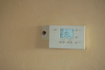 Energie jsou levnější než loni. Lidé jsou klidnější, ale někteří se obávají, že může být zase dráž