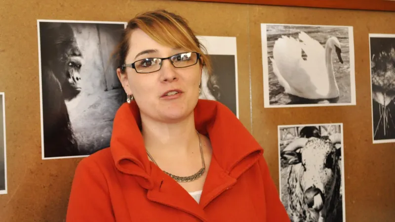 Tereza Šitinová na výstavě svých fotografií