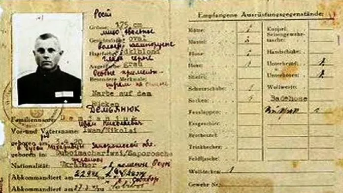 Průkaz Ukrajince obviněného z nacistických válečných zločinů Johna Demjanjuka