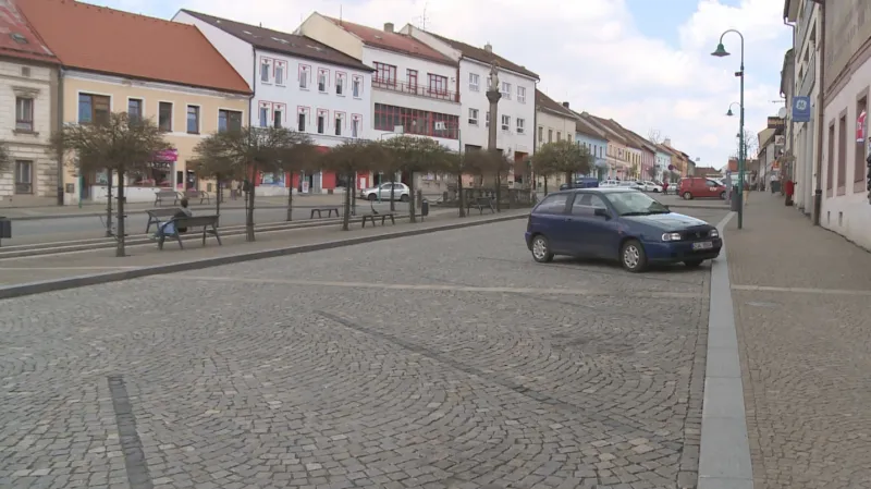 Auta z náměstí v Bystřici nad Pernštejnem zmizela