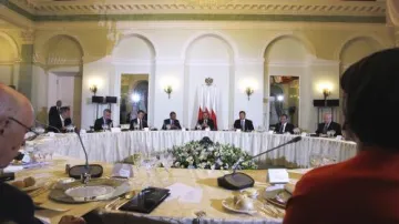 Obama na večeři s prezidenty dvaceti středoevropských a východoevropských zemí