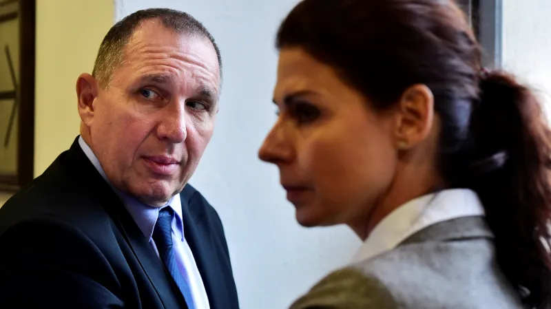 Petr Kott a Kateřina Kottová (dříve Pancová) u krajského soudu v Praze