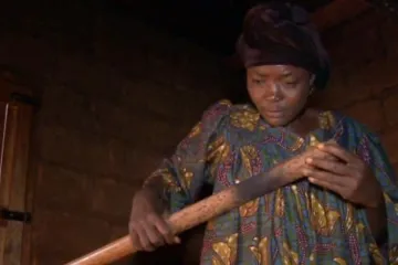 Žehlení prsou - antikoncepce po kamerunsku