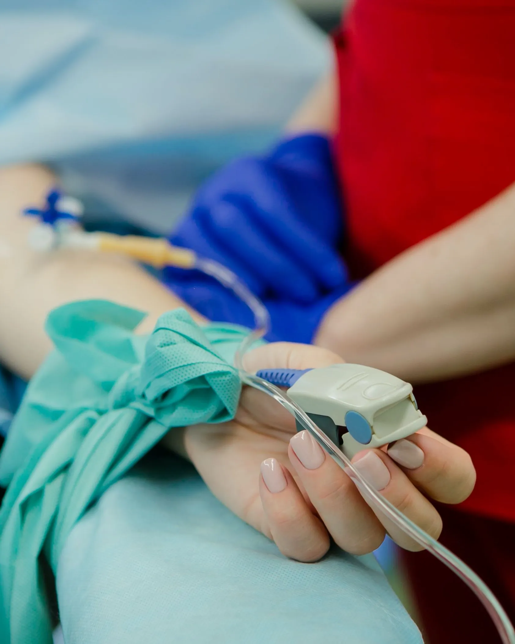 Některé české nemocnice odmítají zraněné Ukrajince. Týká se to těch, které ze země evakuují dobrovolníci